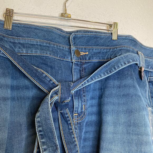 Lane Bryant Girlfriend Short Mid-Rise Denim Jean Shorts NWT Sz 20 Flex - Picture 2 of 15